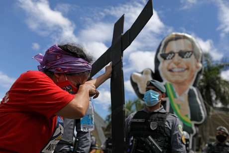 Protesto em Manaus contra atuação de Bolsonaro na pandemia - crise no Amazonas será investigada na CPI Protesto em Manaus contra atuação de Bolsonaro na pandemia - crise no Amazonas será investigada na CPI