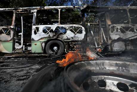 Ônibus queimado durante ataques em Manaus neste final de semana