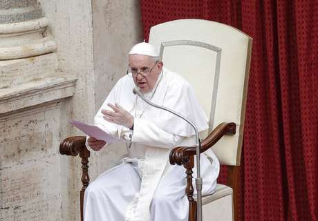 Papa Francisco vai passar por cirurgia