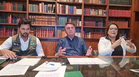 'O que ele quer com isso?', disse Bolsonaro sobre o deputado federal Luís Miranda (DEM-DF) a respeito das suspeitas envolvendo a compra da vacina indiana Covaxin. 'O que ele quer com isso?', disse Bolsonaro sobre o deputado federal Luís Miranda (DEM-DF) a respeito das suspeitas envolvendo a compra da vacina indiana Covaxin.