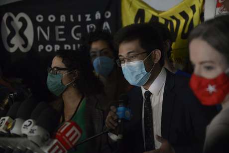 Kim Kataguiri aparece ao lado de Gleisi Hoffmann no ato Kim Kataguiri aparece ao lado de Gleisi Hoffmann no ato