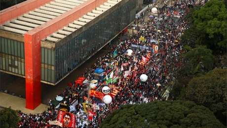 Manifestações contra Bolsonaro cresceram, mas continuam menores que atos pelo impeachment de Dilma Rousseff