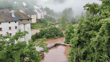 As ruas também ficaram inundadas na cidade alemã de Kyllburg