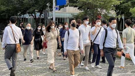 Sul-coreanos também voltaram a usar máscaras; país vive seu pior momento da pandemia