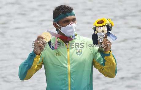 Isaquias Queiroz diz que postura positiva com a vida o ajudou a conquistar ouro
 REUTERS/Maxim Shemetov