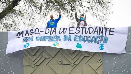 Em meio ao desafio dos jovens de seguirem seus estudos, o ministro da Educação, Milton Ribeiro, declarou que a universidade deveria ser 'para poucos'.