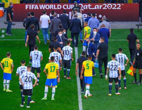 Jogo do Brasil e Argentina paralisado devido atuações irregulares de jogadores argentinos 