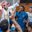 Jogadores do Al-Hilal fazem festa por prêmio por vitória sobre o Manchester City
