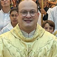 Quem é o padre que ficou bêbado, xingou e ameaçou frentistas no interior de SP