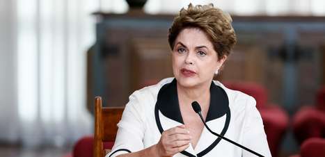 Dilma critica imprensa nacional e alfineta Janaina Paschoal