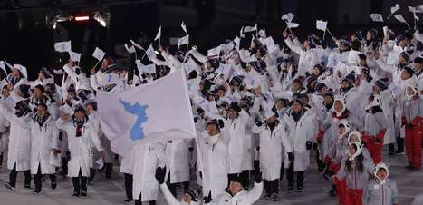 Delegações das Coreias entram sob bandeira única em estádio