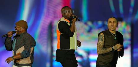 Black Eyed Peas convida Anitta e desfila hits dos anos 2000