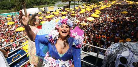 Galo da Madrugada 'invade' São Paulo com frevo