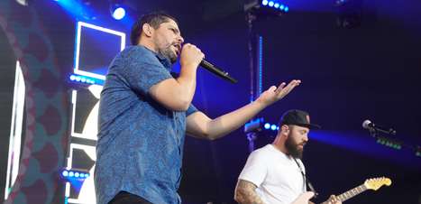 Mesmo sob chuva, Jorge &amp; Mateus colocam público para pular