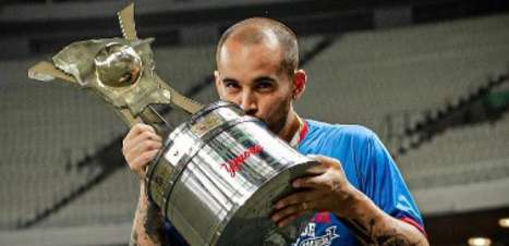 Com a marca de 12 anos pelo clube, Max Walef expressa gratidão pelo Fortaleza