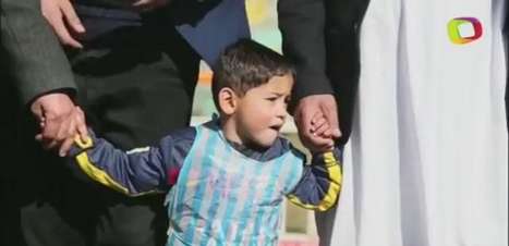 Menino afegão da camisa improvisada de Messi conhecerá ídolo