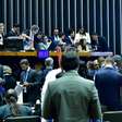 Câmara derruba veto de Lula e acaba com 'saidinha' de preso para visita a família