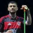 Zayn, ex-One Direction, usa camisa do Flamengo em show no estádio do Palmeiras