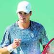 Saiba o horário em que João Fonseca vai enfrentar Novak Djokovic nesta sexta-feira