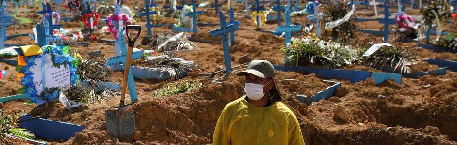 Brasil tem mais de 1,5 mil mortes em 24h e supera 200 mil