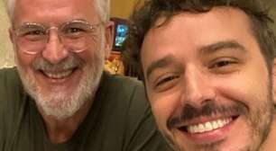 Ex-Globo largou igreja após pai se assumir gay: 'Que Deus que fez inferno pro meu pai?'
