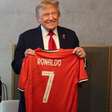 Cristiano Ronaldo pede paz em camisa autografada enviada para Trump