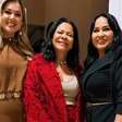 Mãe de Marília Mendonça posa sorridente em evento após perder guarda do neto