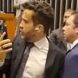 Janones mostra vídeos de suposta agressão e acusa deputado de importunação sexual