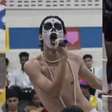 Estudante se transforma em Ney Matogrosso para show em escola na Bahia e viraliza
