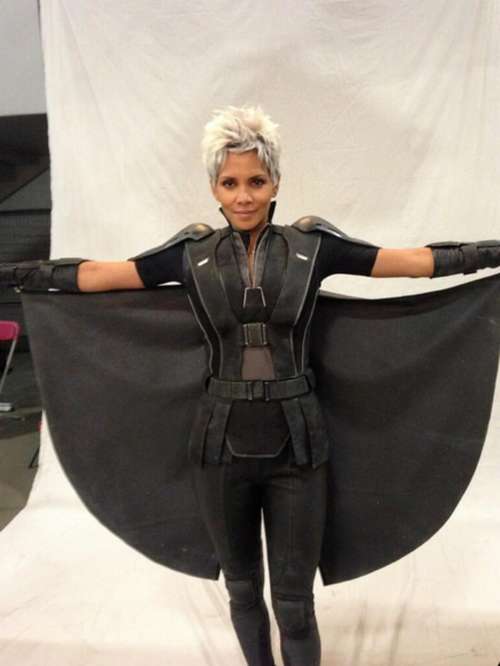 ライフキャスト ライフマスク ハルベリー Halle Berry X-MEN Diretor posta foto de Halle Berrry no set do novo 'X-Men'