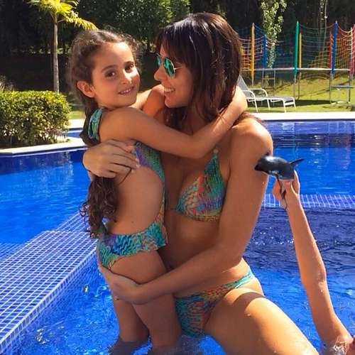 biquíni fotos de mae e filha com roupas iguais