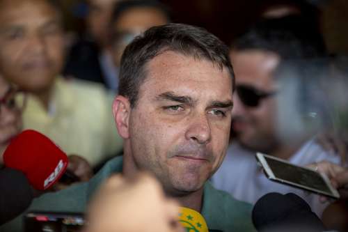 Após não obter apoio Flávio Bolsonaro sinaliza desistência da candidatura presidencial
