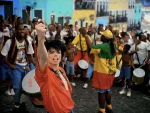 Clipe de 'They Don't Care About Us' é atualizado com cenas de