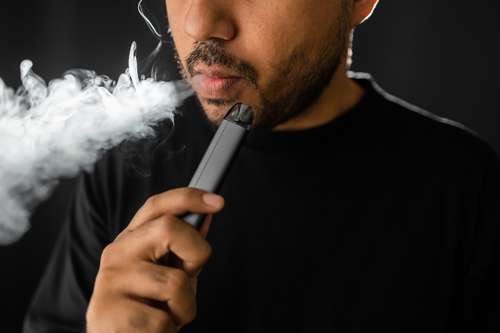 Cigarro eletrnico pode causar dificuldade para dormir, aponta entidade  mdica