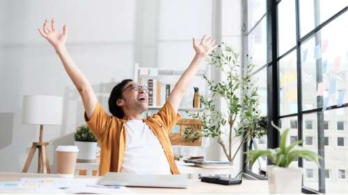 Virada de Ano: Rituais Populares Buscam Transformação Profissional e Aumento Salarial