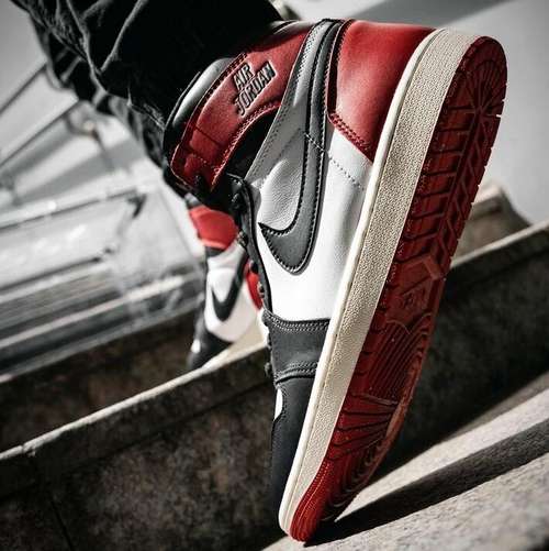 Air Jordan 1 Black Toe Reimagined traz de volta a mística do Air Jordan 1 Black Toe Reimagined traz de volta a mística do