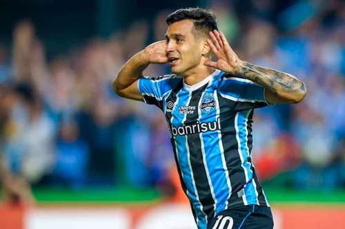 DE SAÍDA PARA O MÉXICO?! Meia vira alvo no exterior e futuro no Grêmio entra em jogo!