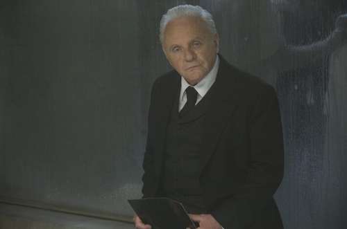 Anthony Hopkins: 50 Anos de Sobriedade e o Fantasma de um Apagão Alcoólico que Quase Lhe Custou a Vida