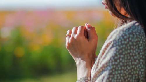 Rituais de Renovação: Buscando Segurança e Esperança para o Ano que se Inicia