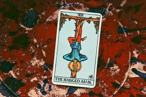 Fevereiro de 2026 Sob a Influência d'O Pendurado: Um Convite à Reflexão e Novo Olhar