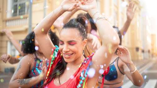 Carnaval: Como se preparar para a energia dos blocos e afastar o 'mau olhado'