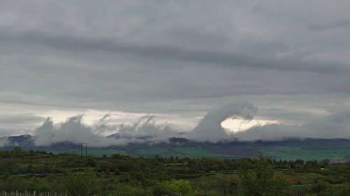 Ondas no Céu: Fenômeno Raro Revela Dinâmica Atmosférica Fascinante