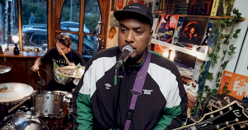 Pense: A força do hardcore ecoa em gravação inédita em sebo