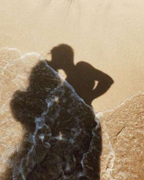 O Amor na Era Digital: Desvendando o Hard Launch e o Soft Launch nas Redes Sociais