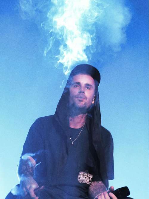 Palco de Justin Bieber no Coachella: Críticas Focadas na Proximidade da Grade e Espaço Limitado