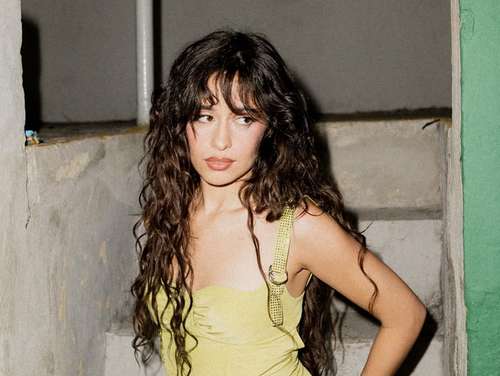Camila Cabello trabalha em estúdio com vencedor de 12 Grammys Latinos