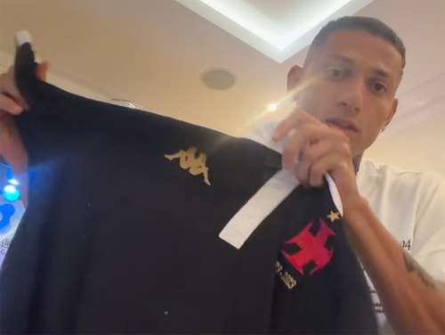 Reviravolta acontece e Tottenham aceita proposta do Vasco por Richarlison 1 Richarlison lamenta negociação frustrada com Vasco: "Estivemos perto"