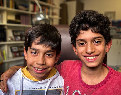 Os irmãos Olavo, de 8 anos, e Alberto, de 10, se sentem desmotivados com a escola