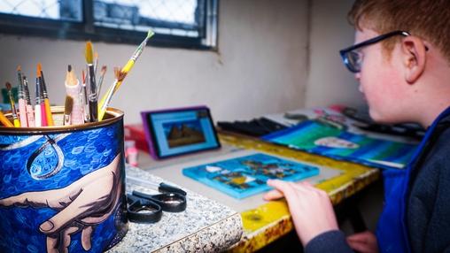 Dudu tem 12 anos e está no 6º ano do ensino fundamental