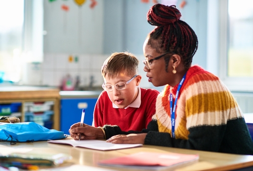 Professores do Atendimento Educacional Especializado (AEE) e os profissionais de apoio escolar são os principais pilares da educação inclusiva